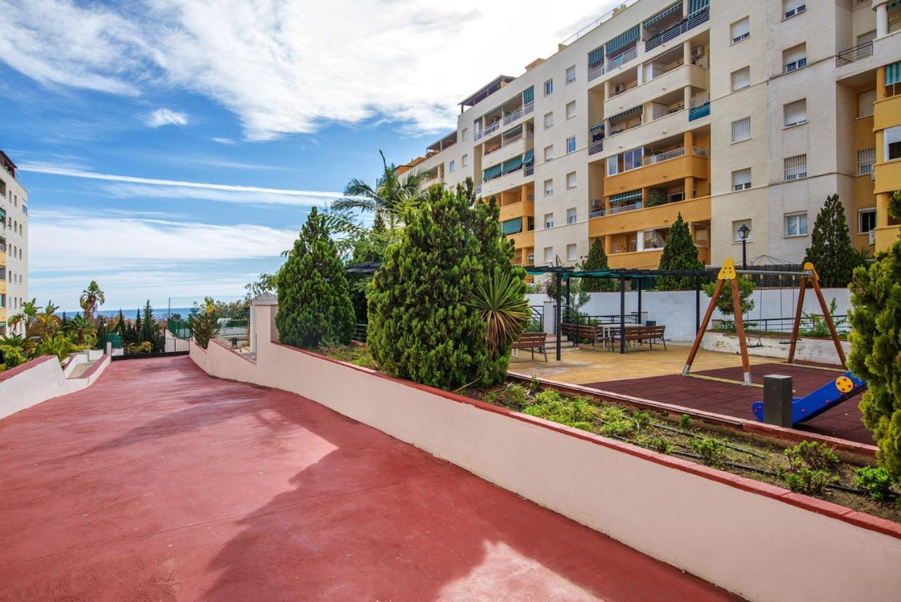 Elegant In With Sea And Mountain View. Apartemen Marbella