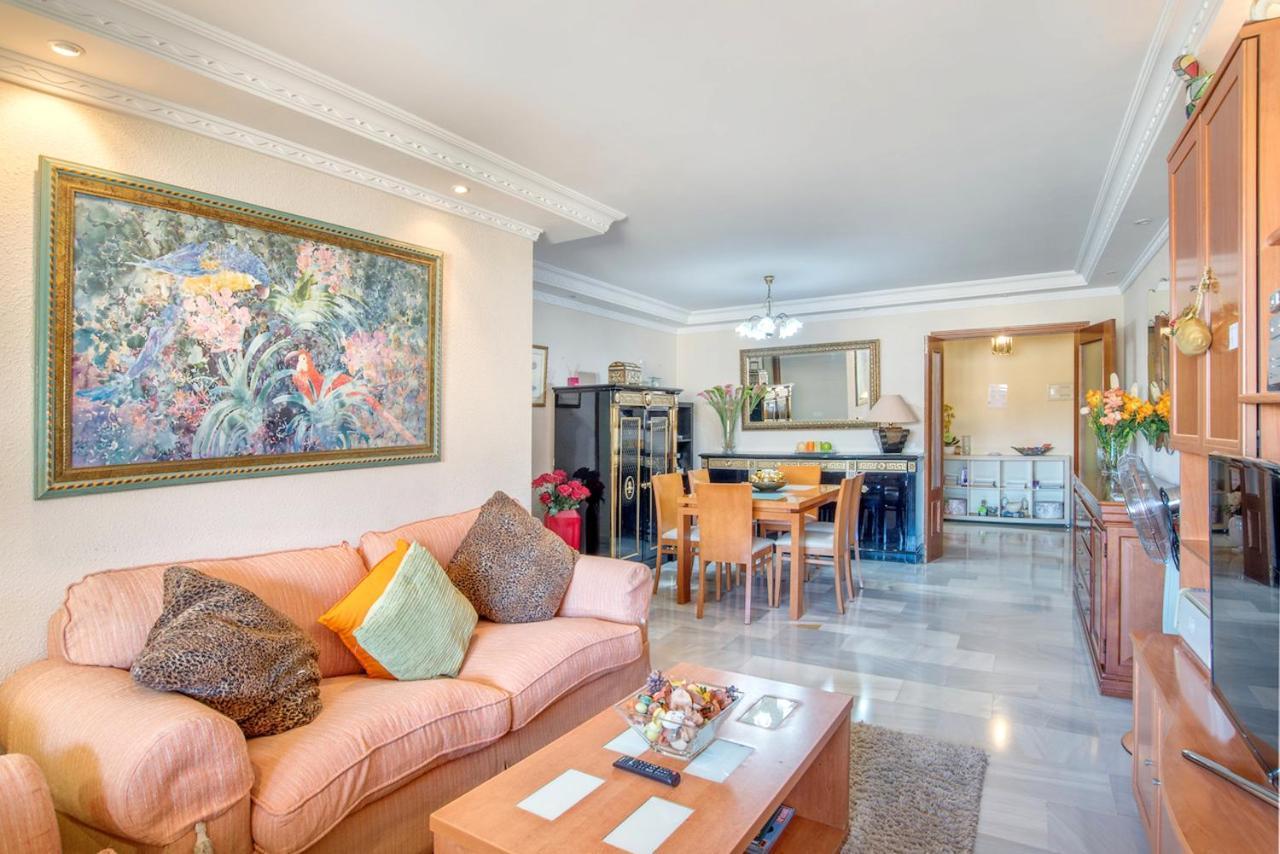 Elegant In With Sea And Mountain View. Apartment Marbella
