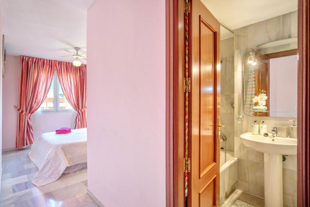 Elegant In With Sea And Mountain View. Apartment *