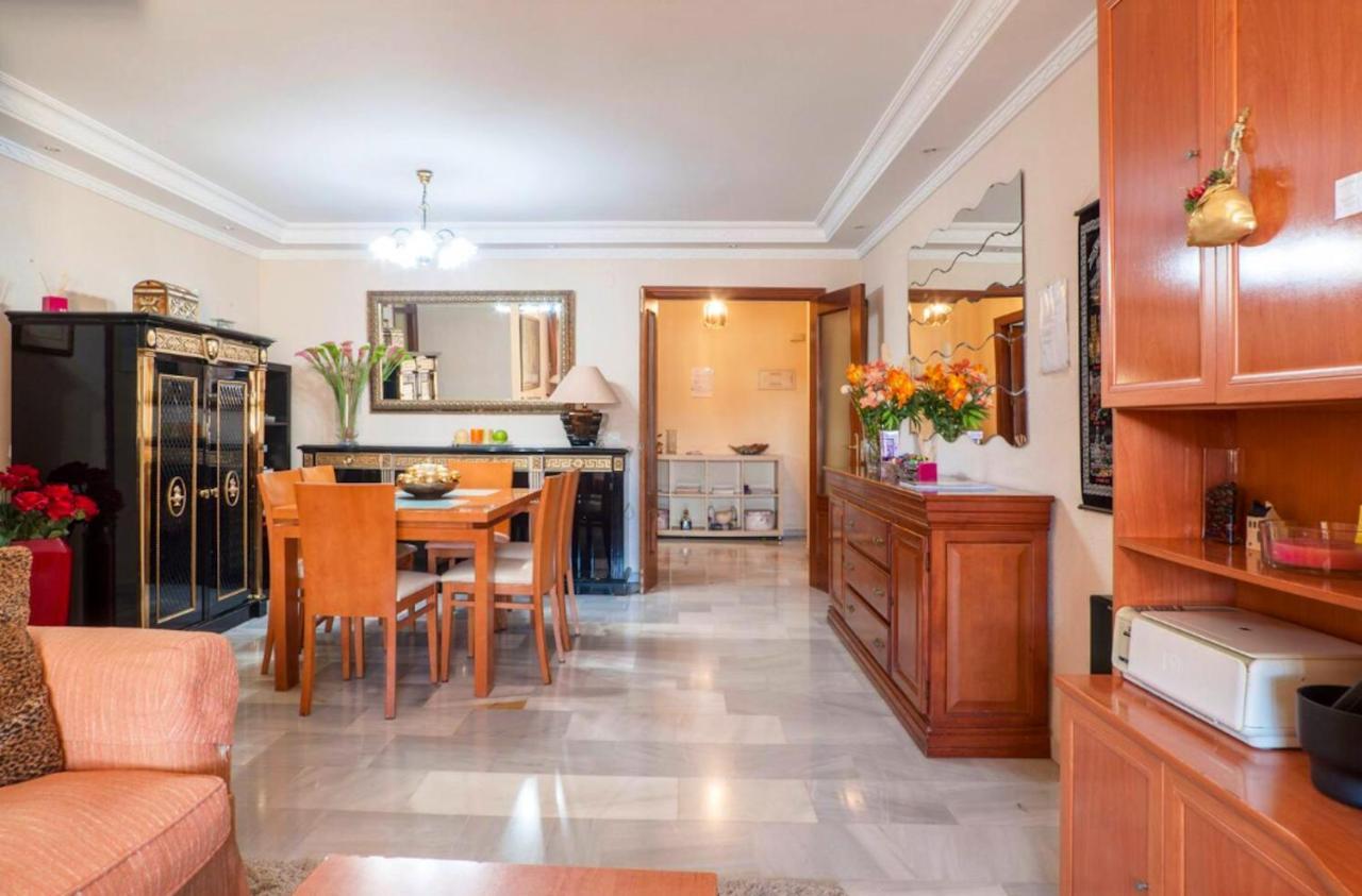 Elegant In With Sea And Mountain View. Apartment Marbella